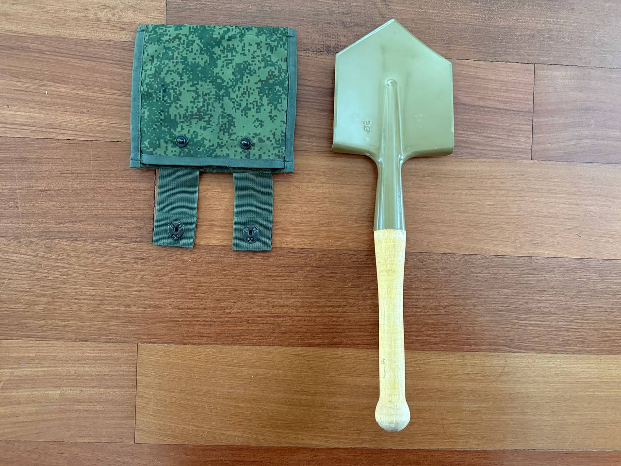 Russian Military Shovel & Tekhinkom Shovel Pouch Set - Image 3