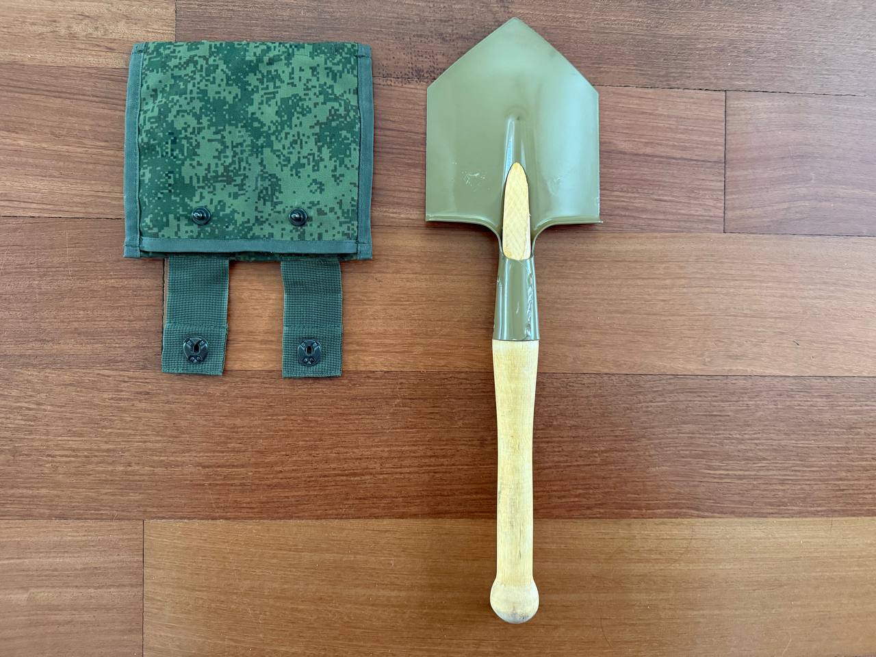 Russian Military Shovel & Tekhinkom Shovel Pouch Set - Image 4