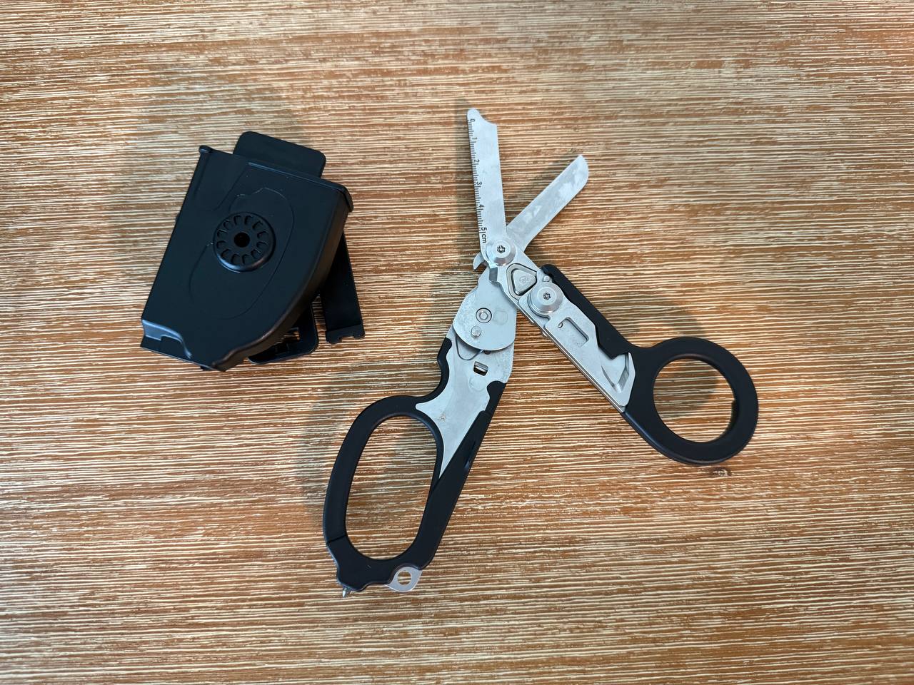 Tactical Rescue Emergency Multitool Scissors